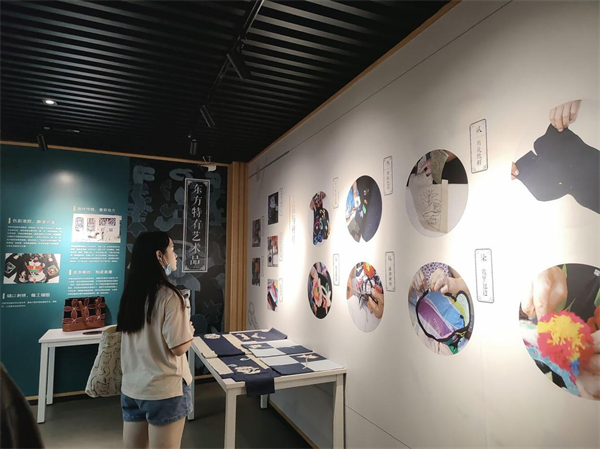 武汉纺织大学服装学院开展新生思政第一课:在文化传承中厚植文化自信_fororder_图片8 武汉纺织大学服装学院开展新生思政第一课:在文化传承中厚植文化自信_fororder_图片8